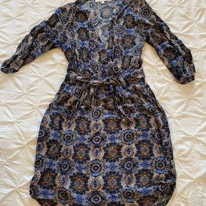 Boho mini dress w/pockets, 3/4 sleeve, deep V neck, Blue paisley pattern, Sz XS